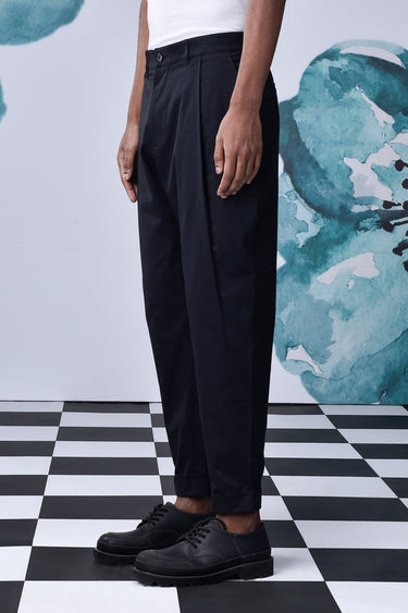 Cotton Twill Carrot Fit Pants- Black