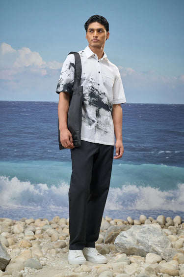 Black and white cotton poplin shirt for men with abstract print