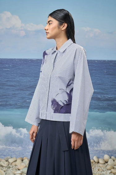 Boxy jacket for women with clean front and tailored detailing