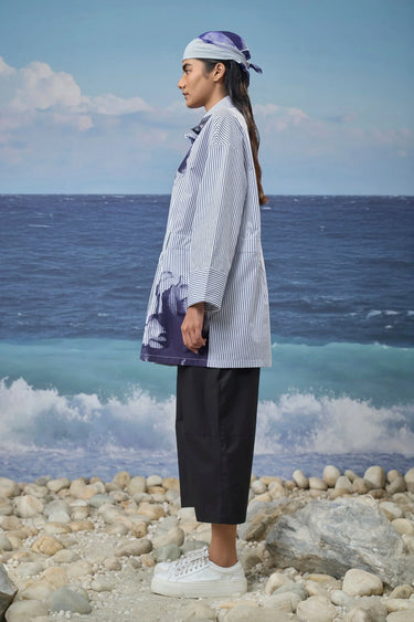 Oversized shirt for women with pointed collar and button-down design
