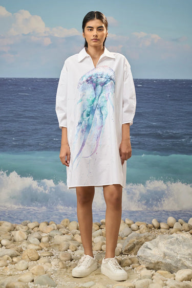 White oversized dress for women with relaxed fit and fluid silhouette